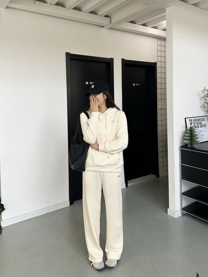 Alo Leggings Perfect for a quick outfit for eight in the morning! — 1:1 Replica For Sale — photo 4