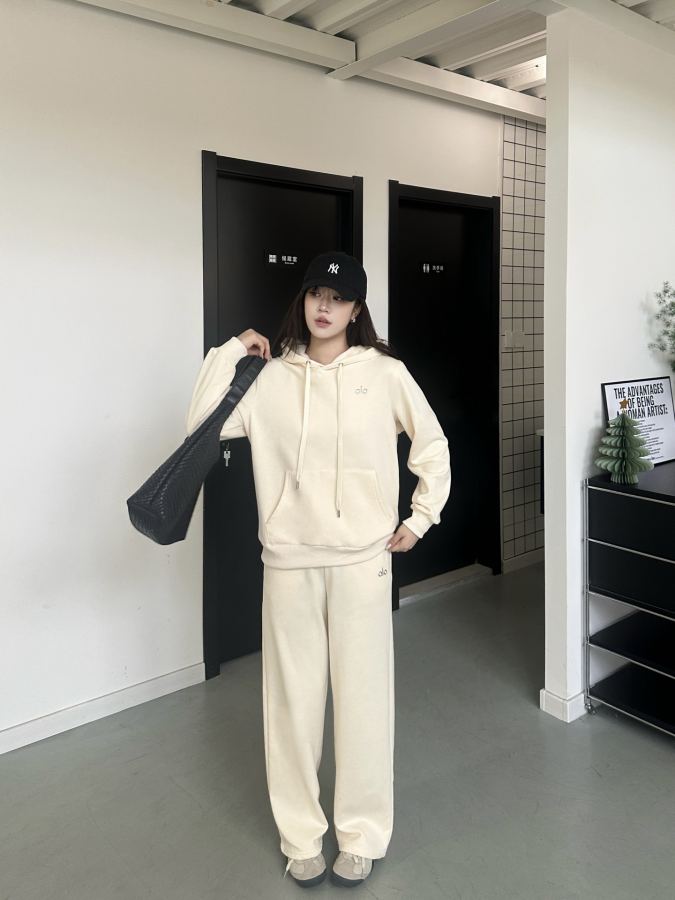 Alo Leggings Perfect for a quick outfit for eight in the morning! — 1:1 Replica For Sale — photo 5