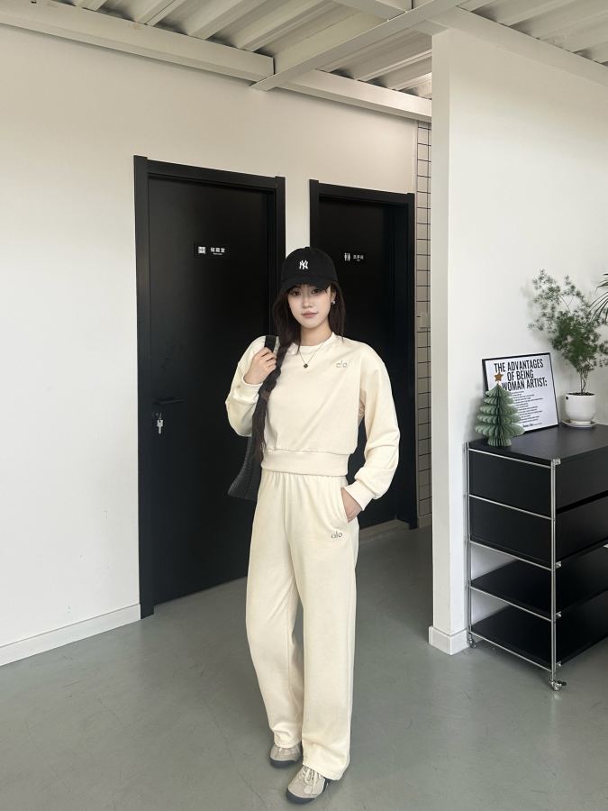 Alo Leggings Perfect for a quick outfit for eight in the morning! — 1:1 Replica For Sale — photo 3
