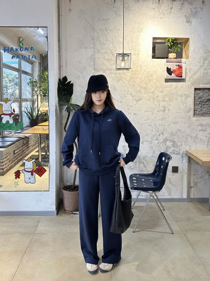 Alo Leggings What was planted by Kim Ji Soo some time ago can finally be pulled out! — Premium Replica — photo 2