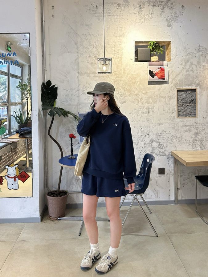 Alo Shorts Navy blue is an evergreen color that gives the upper body a full sense of luxury — 1:1 Replica For Sale — photo 4