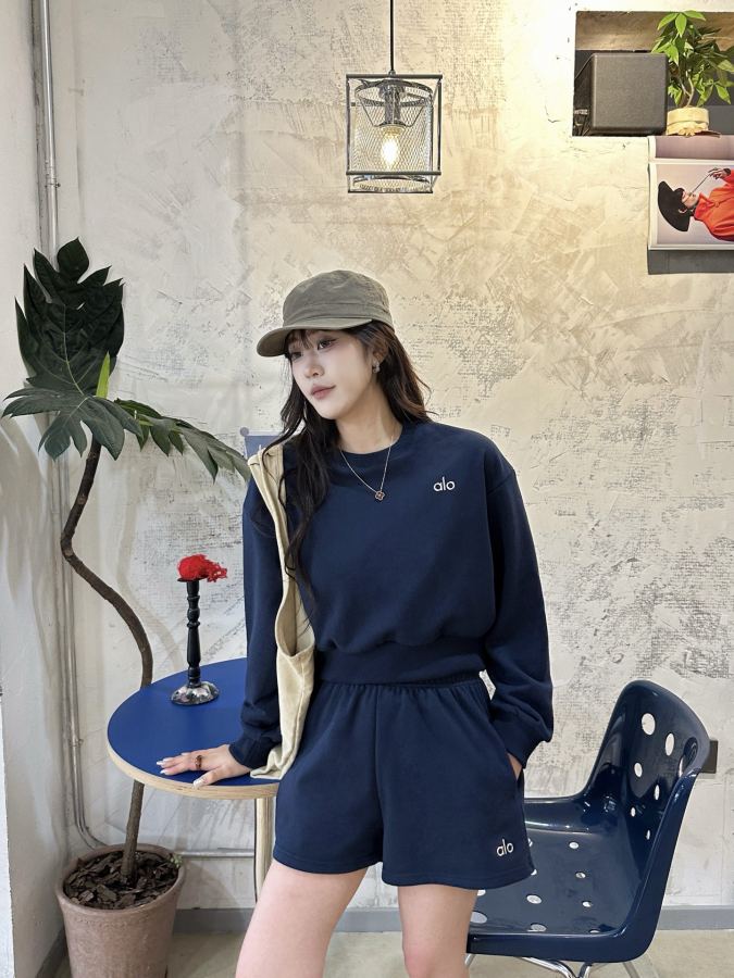 Alo Shorts Navy blue is an evergreen color that gives the upper body a full sense of luxury — 1:1 Replica For Sale — photo 3