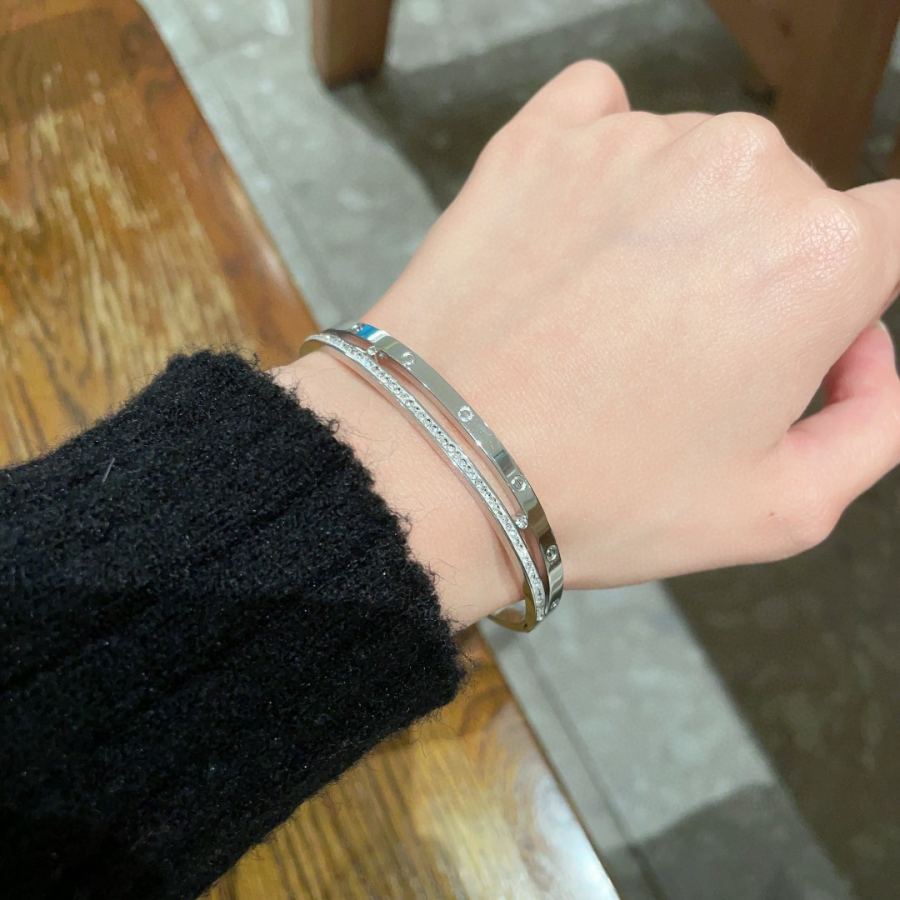 Cartier Jewelry Cartier 18k logo 360 — AAA Quality Replica — photo 2