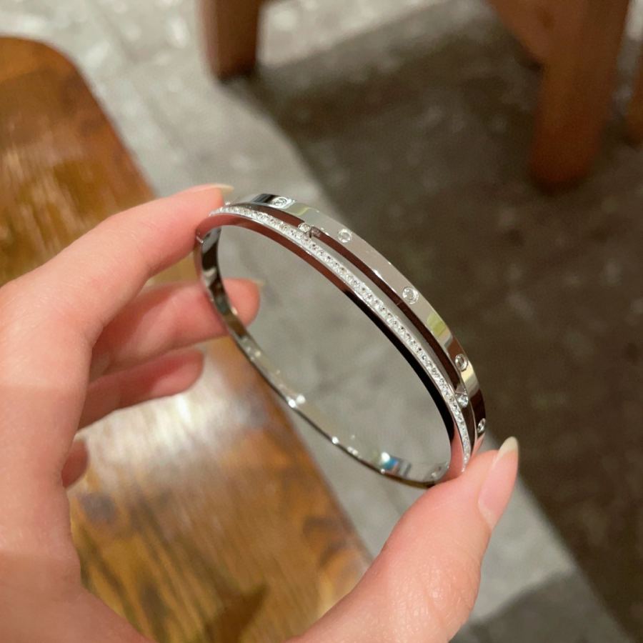 Cartier Jewelry Cartier 18k logo 360 — AAA Quality Replica — photo 4