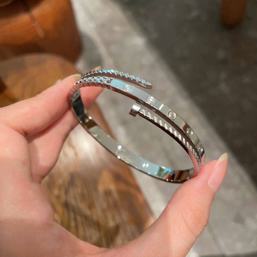 Cartier Jewelry Cartier 18k logo 360 — 1:1 Replica For Sale — photo 4