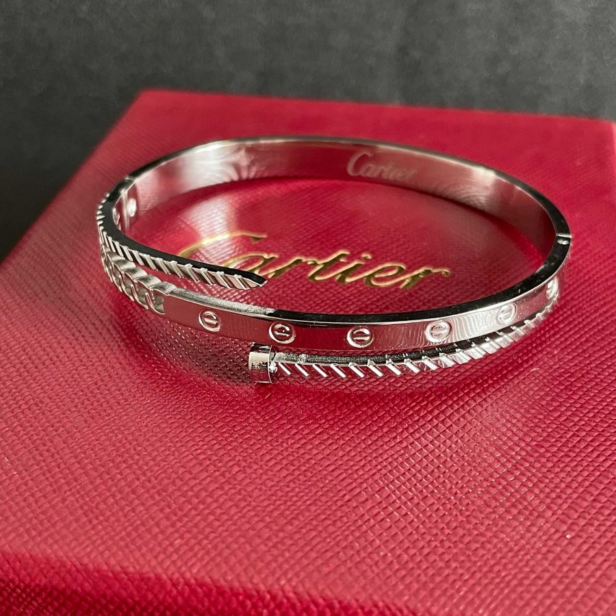 Cartier Jewelry Cartier 18k logo 360 — 1:1 Replica For Sale — photo 9