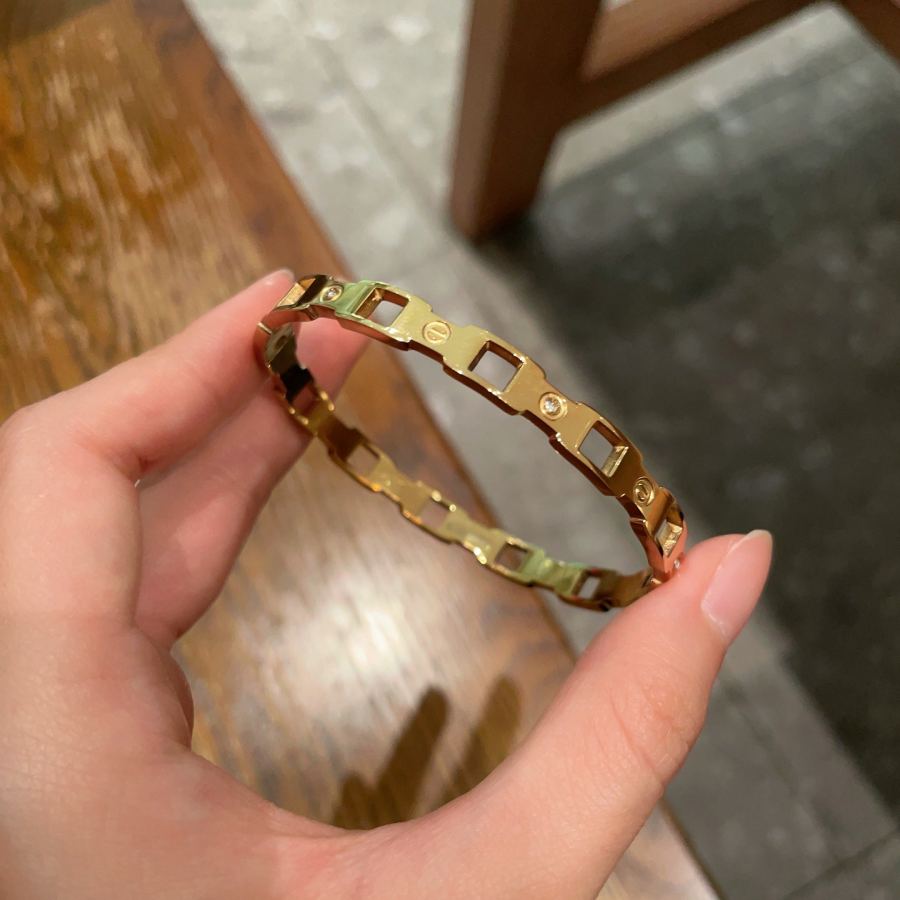 Cartier Jewelry Cartier 18k logo 360 — Premium Replica — photo 4