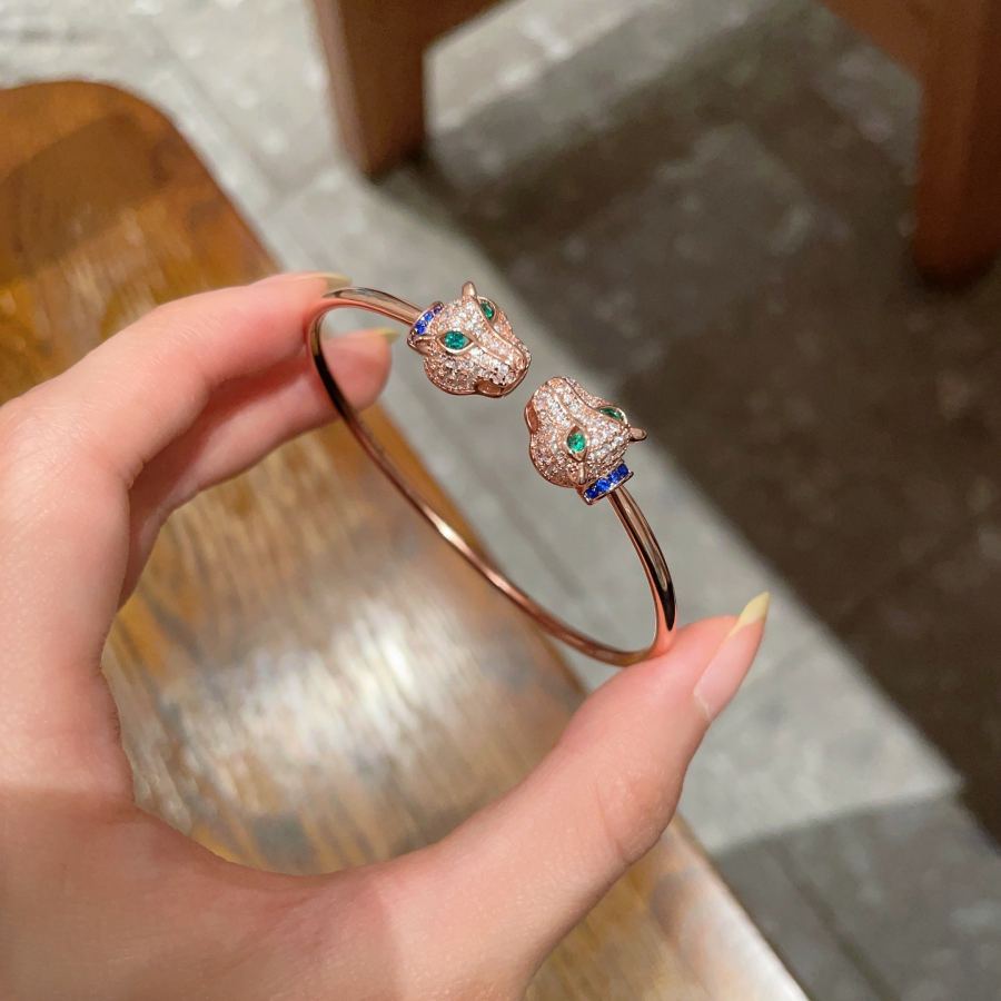 Cartier Jewelry Cartier 18k logo 360 — 1:1 Replica For Sale — photo 4