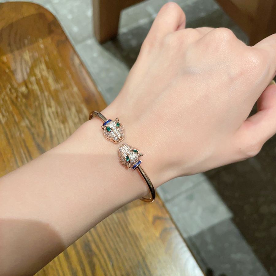Cartier Jewelry Cartier 18k logo 360 — 1:1 Replica For Sale — photo 2