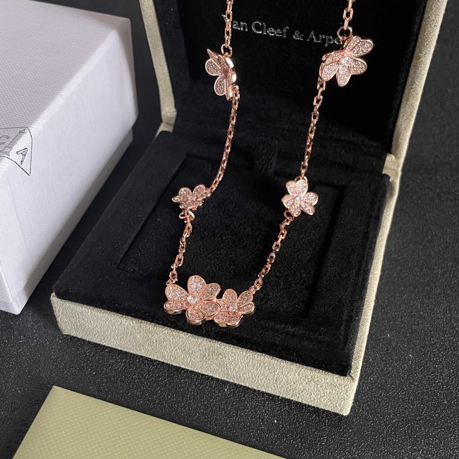 Van Cleef & Arpels Jewelry Van Cleef Arpels Alhambra ． — 1:1 Replica For Sale — photo 9