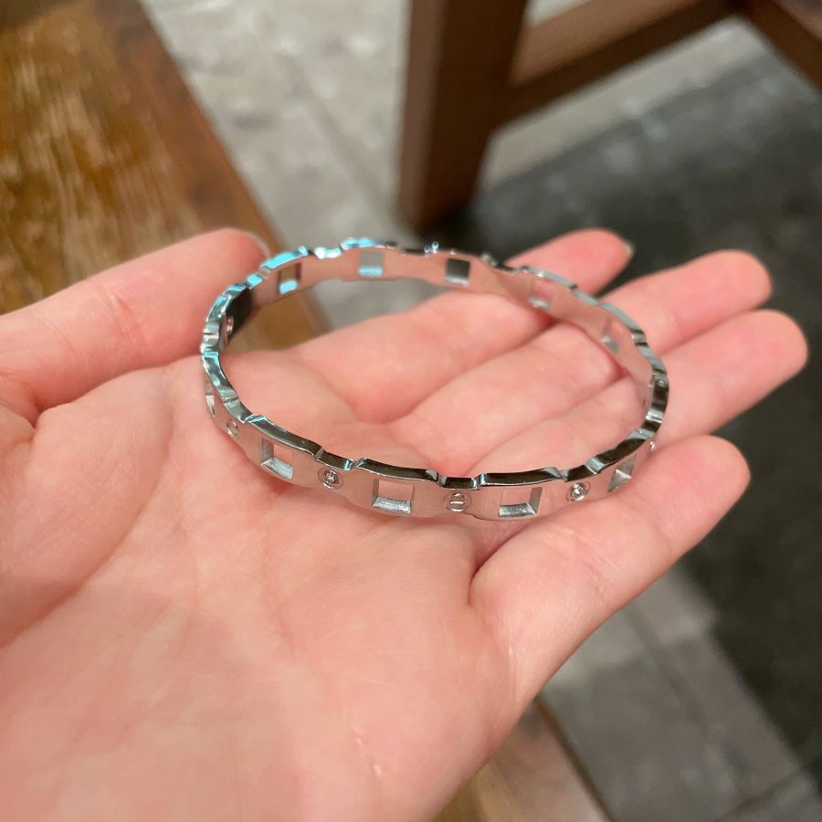 Cartier Jewelry Cartier 18k logo 360 — 1:1 Replica For Sale — photo 3