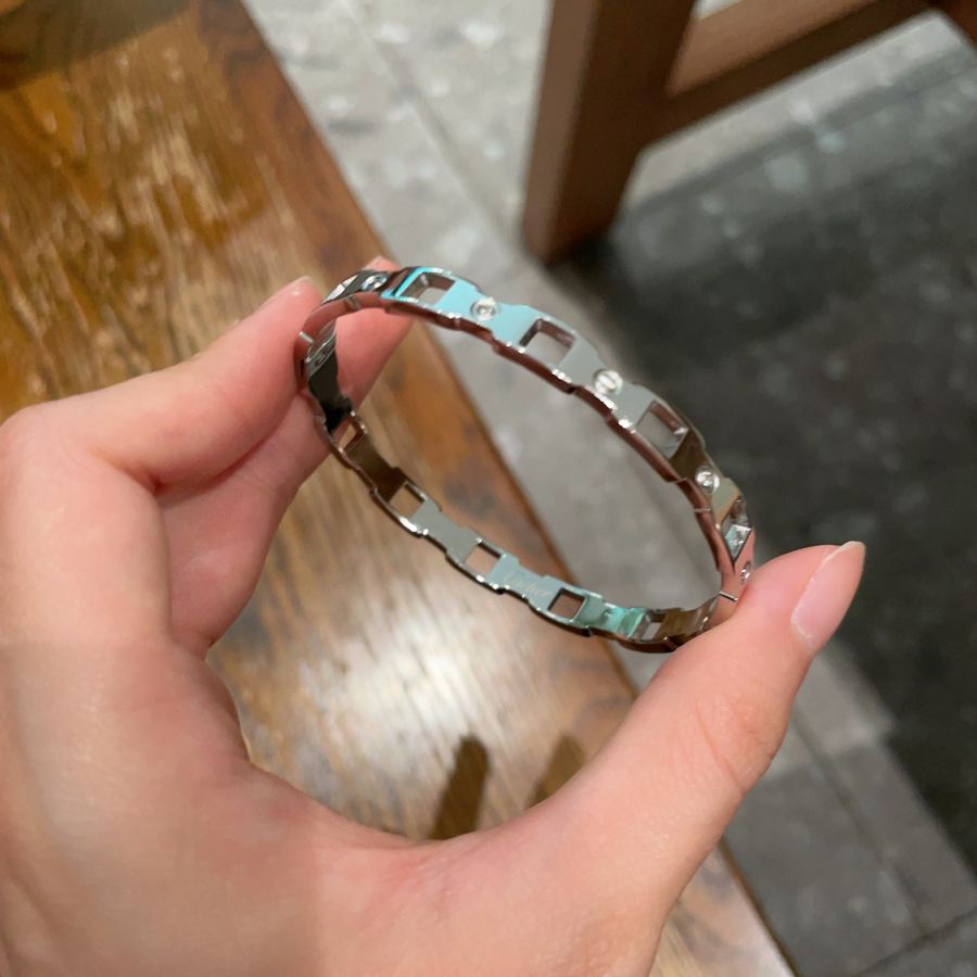Cartier Jewelry Cartier 18k logo 360 — 1:1 Replica For Sale — photo 4