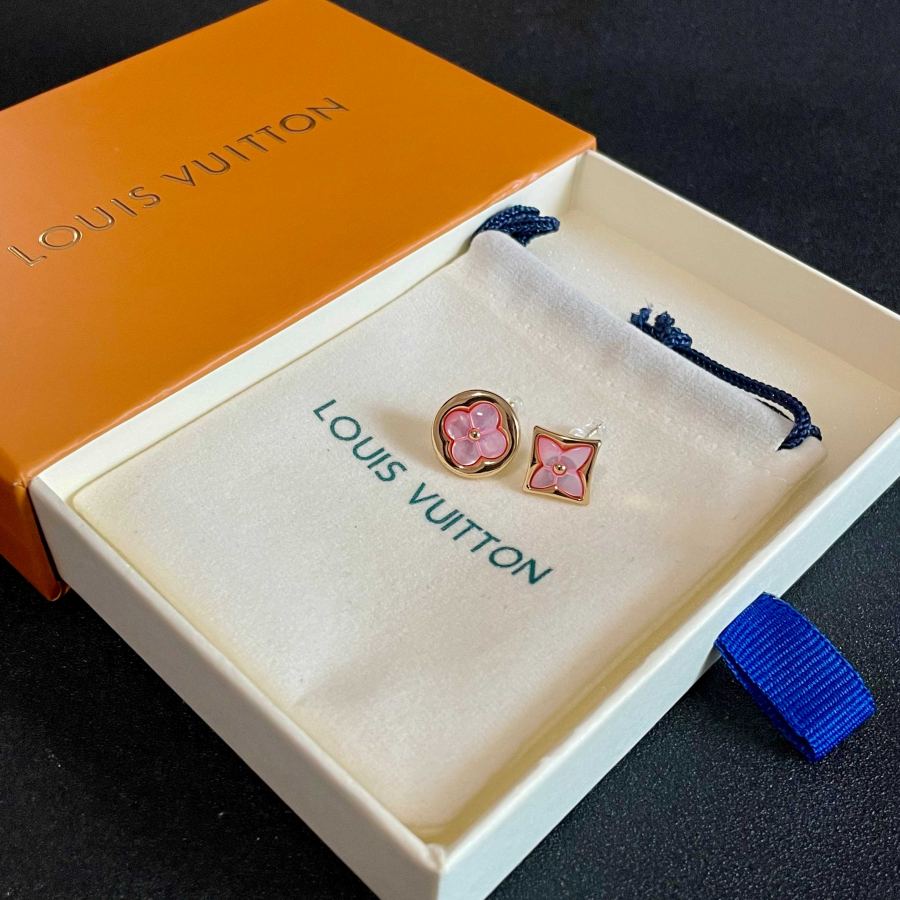 Louis Vuitton Jewelry Lv Louis Vuitton 2025 cnc T — AAA Quality Replica — photo 9