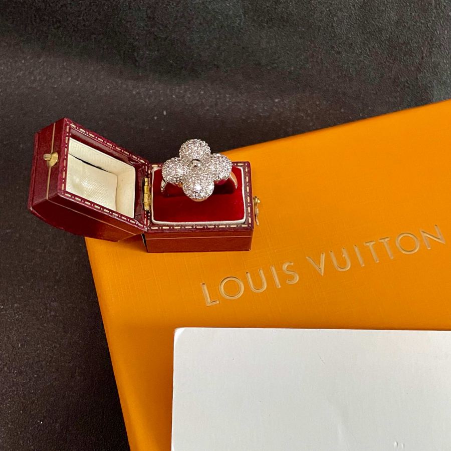 Ювелирные изделия Louis Vuitton New LV Louis Vuitton — photo 6