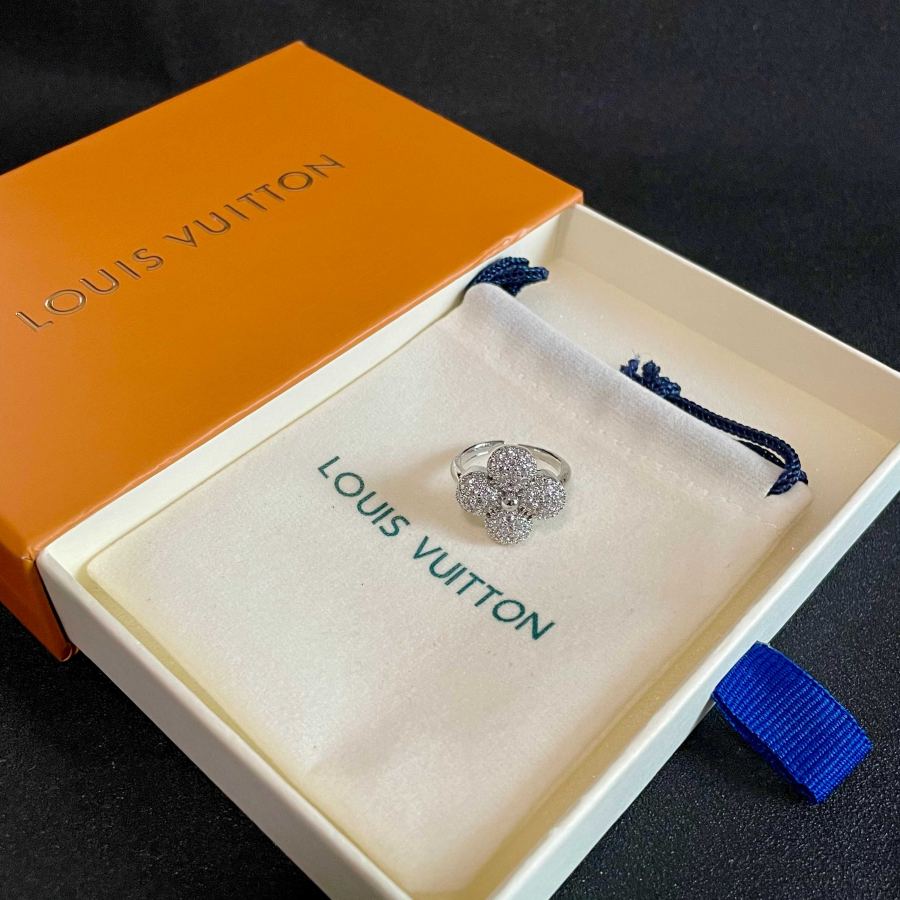 Ювелирные изделия Louis Vuitton New LV Louis Vuitton — photo 9