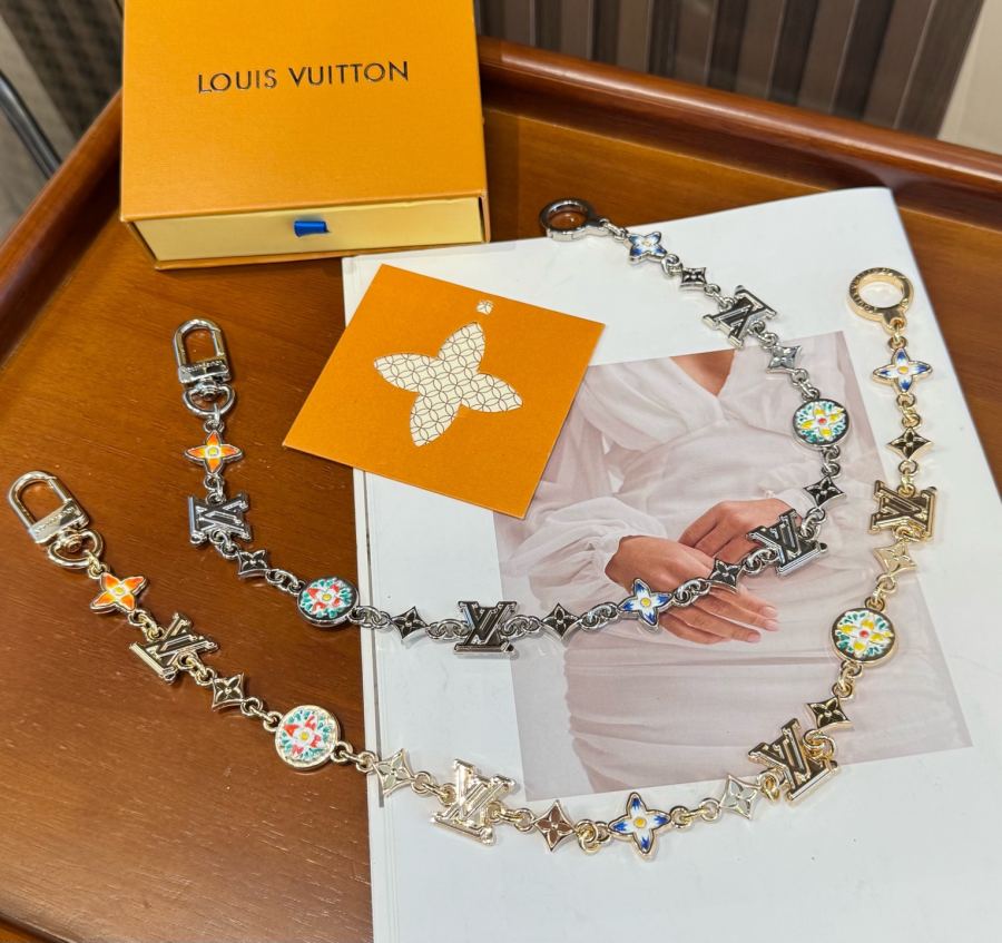 Louis Vuitton Jewelry New LV Keychain Louis Vuitton Sailor Charm — 1:1 Replica — photo 4