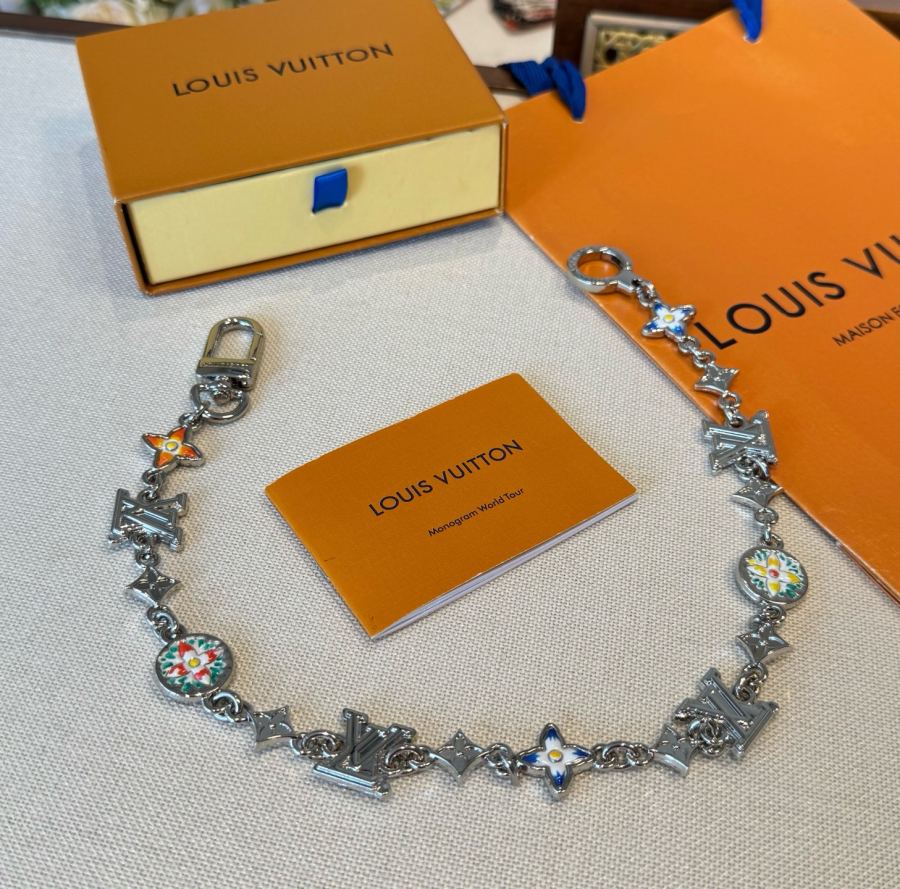 Louis Vuitton Jewelry New LV Keychain Louis Vuitton Sailor Charm — 1:1 Replica — photo 5
