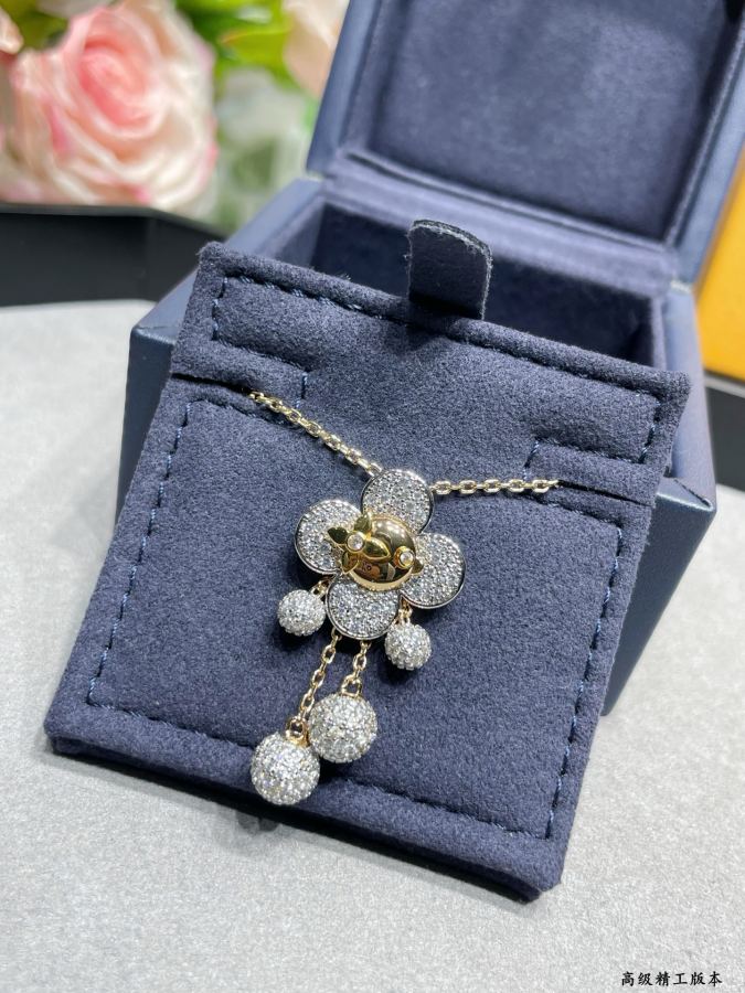 Louis Vuitton Jewelry V-gold material 5140480 LV Piranha Necklace — 1:1 Replica For Sale — photo 2