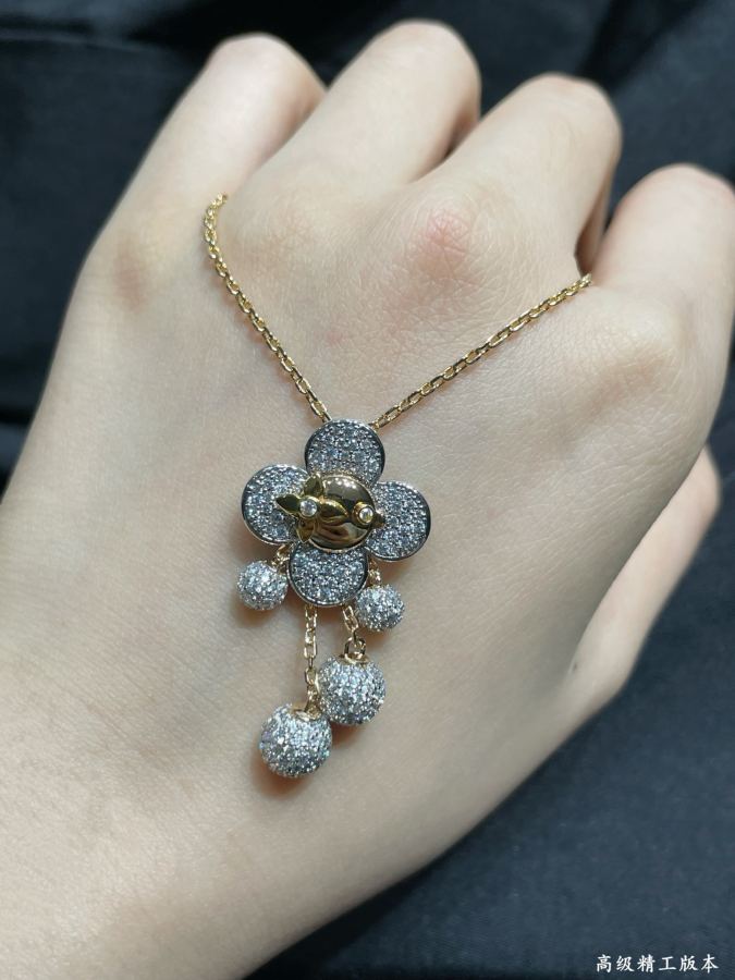 Louis Vuitton Jewelry V-gold material 5140480 LV Piranha Necklace — 1:1 Replica For Sale — photo 6