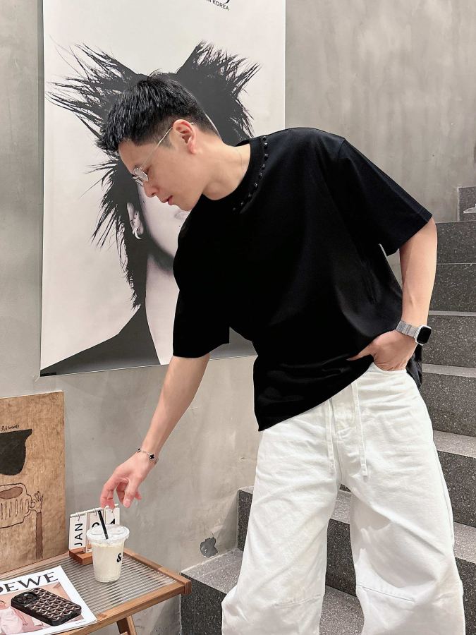Valentino men [Valentino Spring/Summer 2026 High-end customized T-shirts] — 1:1 Replica — photo 5