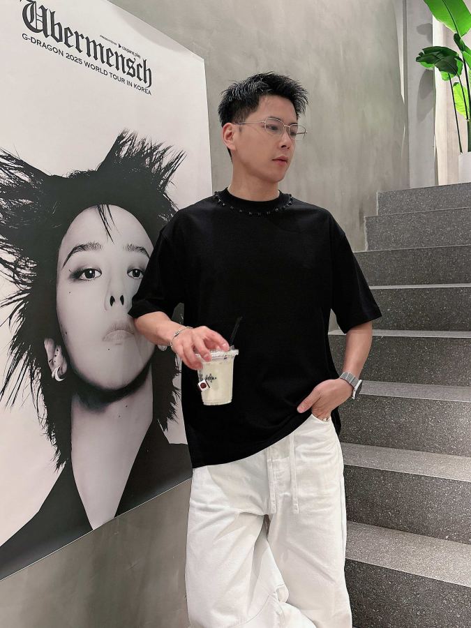 Valentino men [Valentino Spring/Summer 2026 High-end customized T-shirts] — 1:1 Replica — photo 4