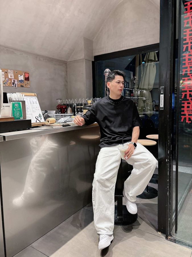 Valentino men [Valentino Spring/Summer 2026 High-end customized T-shirts] — 1:1 Replica — photo 9