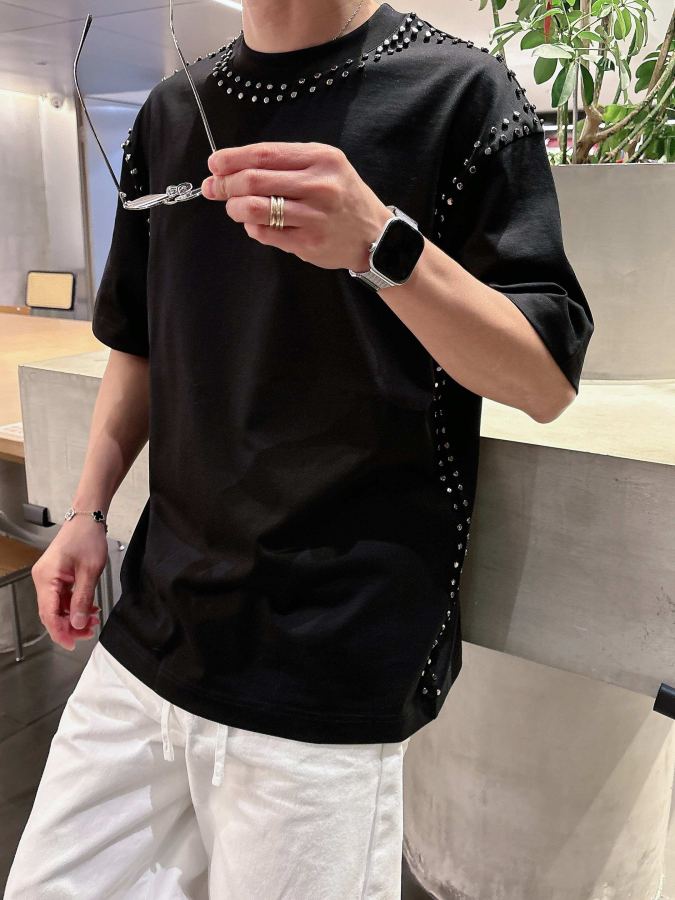 Valentino men [Valentino Spring/Summer 2026 High-end customized T-shirts] — 1:1 Replica For Sale — photo 4