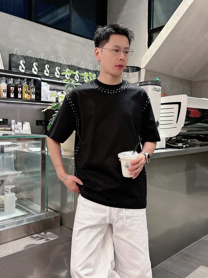 Valentino men [Valentino Spring/Summer 2026 High-end customized T-shirts] — 1:1 Replica For Sale — photo 10