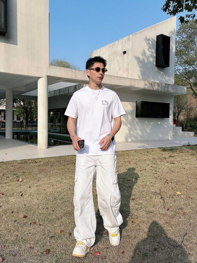 Burberry menn [Burberry vår/sommer 2026 Eksklusivt tilpassede T-skjorter] — photo 12