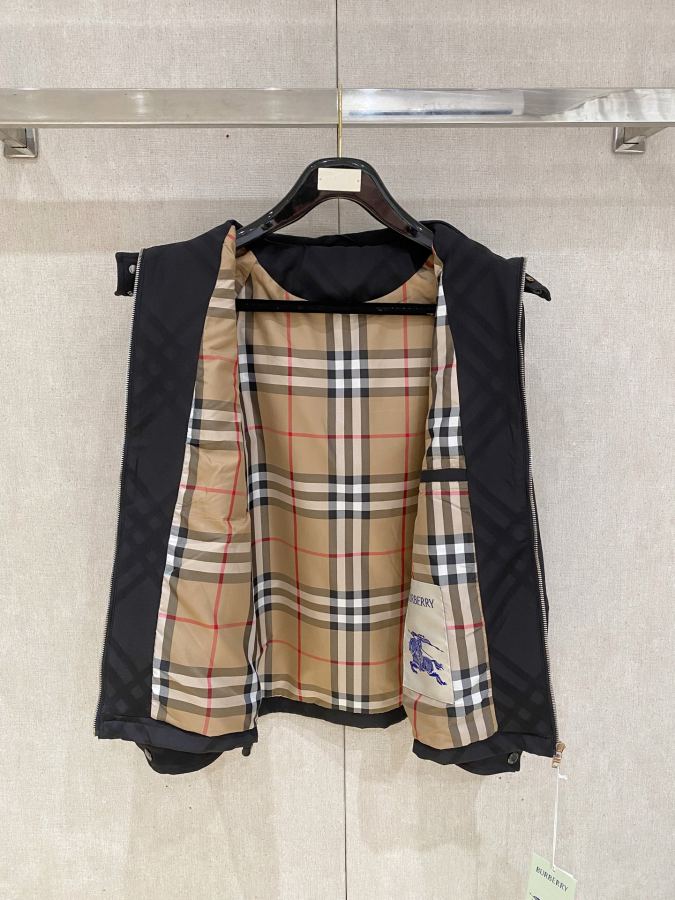 Burberry men 2025 early autumn stand-collar hooded outdoor jacket — Premium Replica — photo 5