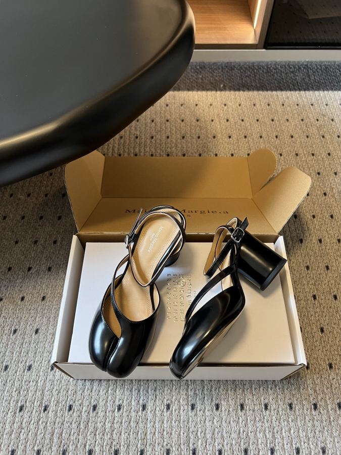 Maison margiela women's shoes Maison Margiela 26ss New MM6 tabi — Premium Replica — photo 4