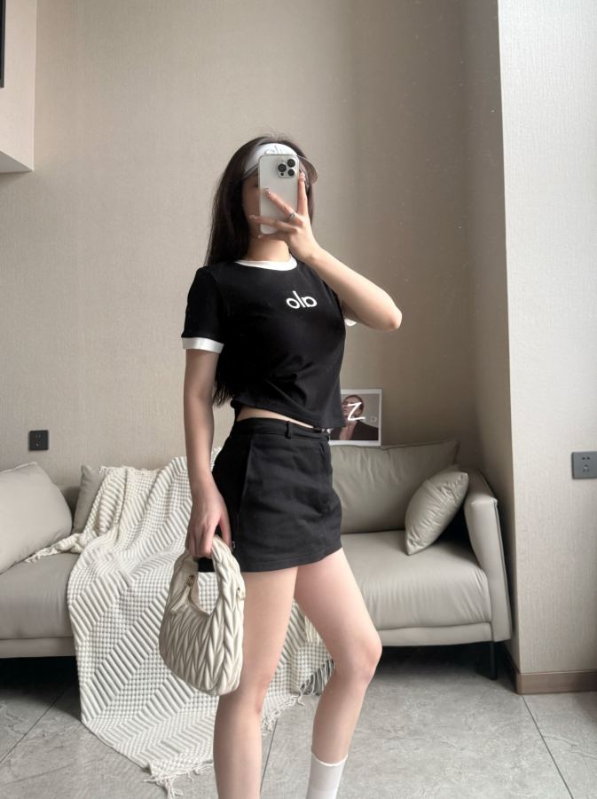 Alo T-shirt Alo yoga T — AAA Quality Replica — photo 2