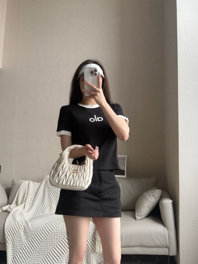 Alo T-shirt Alo yoga T — AAA Quality Replica — photo 4