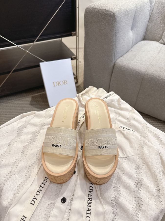 Dior women's shoes Dior 2025 New Dway CD logo — AAA Quality Replica