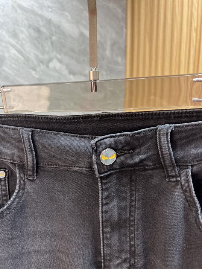 Fendi men Fendi 2026 spring and summer new products, complete with three labels, jeans, good products, — Premium Replica — photo 3