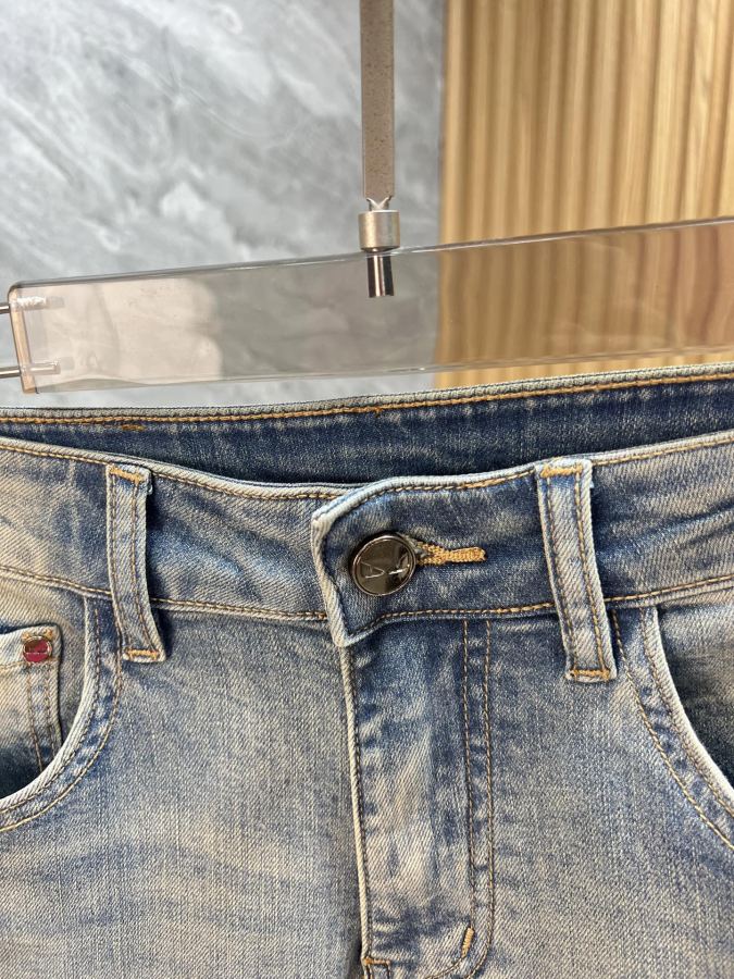 Fendi men 2026 spring and summer new products, complete with three labels, jeans, good products, — 1:1 Replica — photo 3