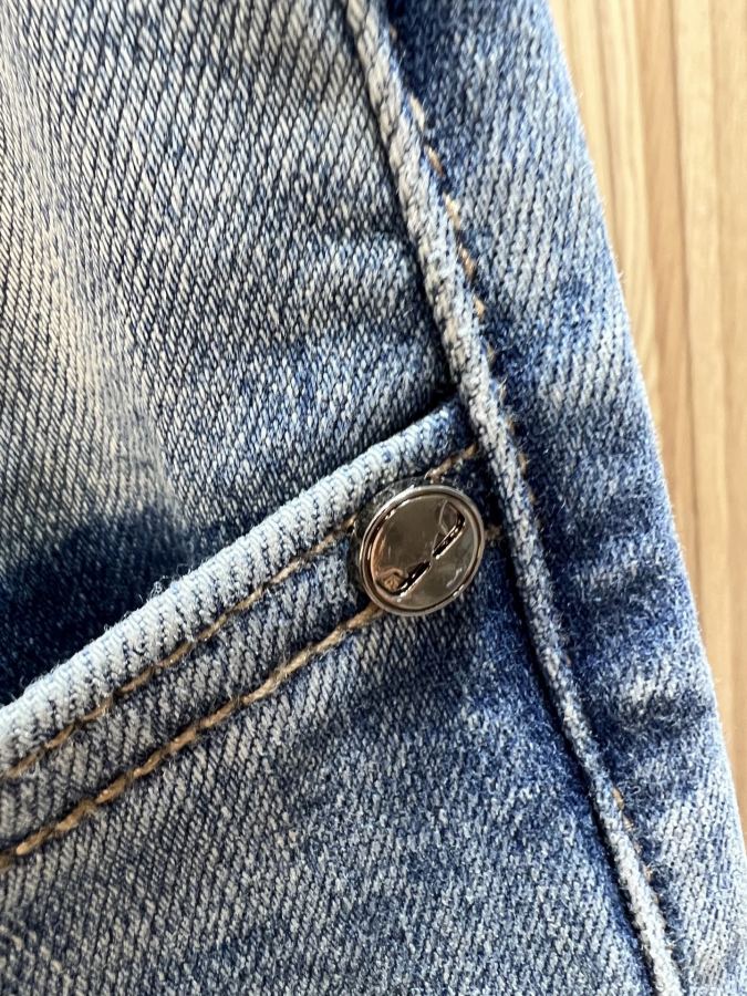 Fendi men 2026 spring and summer new products, complete with three labels, jeans, good products, — 1:1 Replica — photo 6