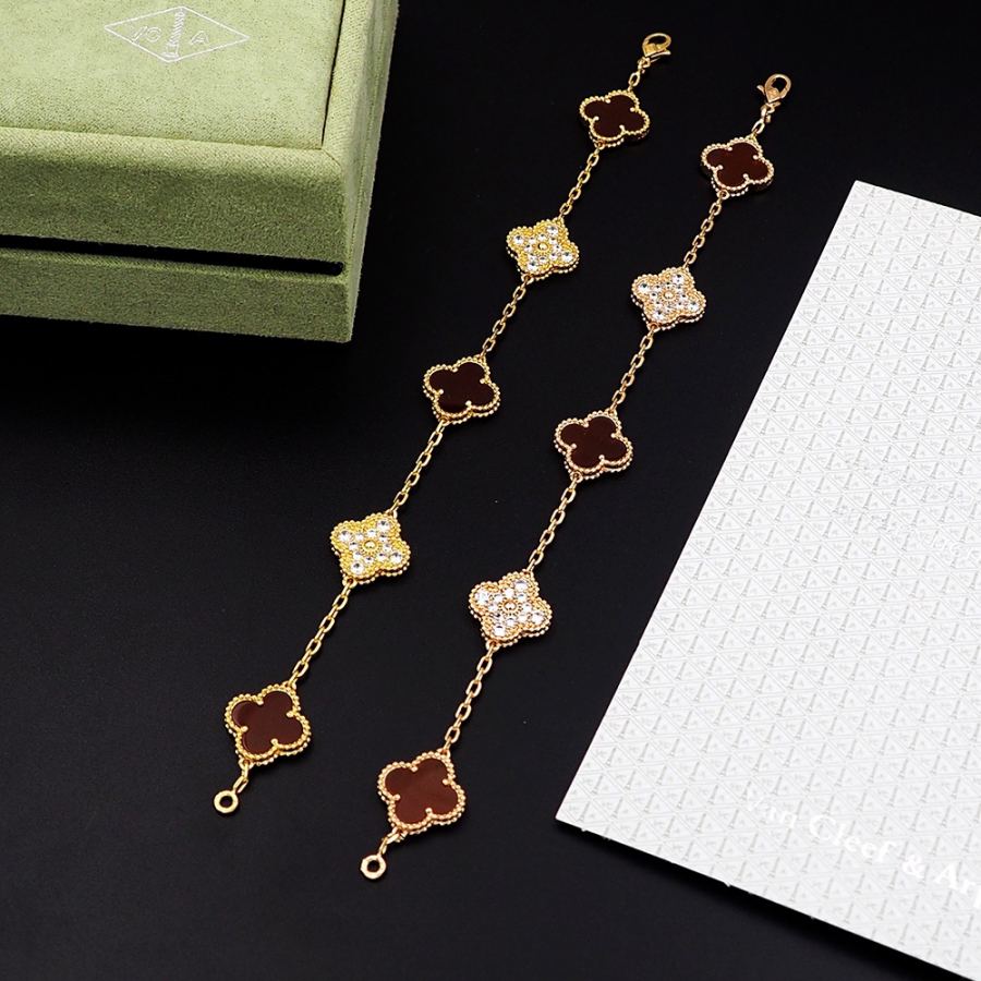 Van Cleef & Arpels Jewelry Van Cleef & Arpels Vintage Alhambra® Series 1968 Alhambra — Premium Replica — photo 4