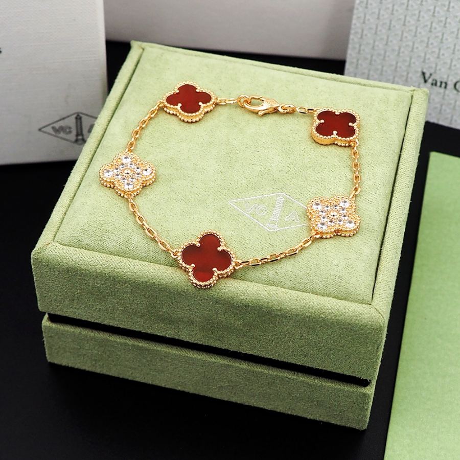 Van Cleef & Arpels Jewelry Van Cleef & Arpels Vintage Alhambra® Series 1968 Alhambra — Premium Replica — photo 9