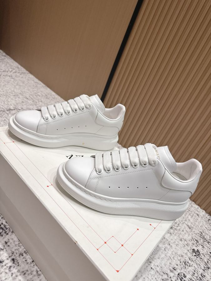 Alexander Mc Queen Women's Shoes Purchasing agent level male +10 — 1:1 Replica — photo 4