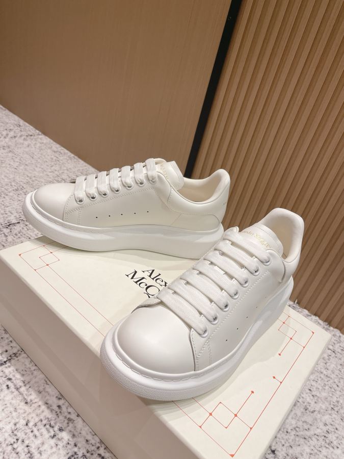 Alexander Mc Queen Women's Shoes Top version: Women’s model Men’s model — 1:1 Replica — photo 3