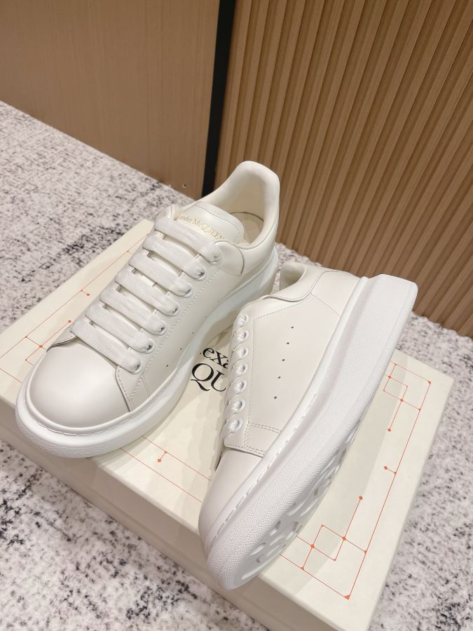 Alexander Mc Queen Women's Shoes Top version: Women’s model Men’s model — 1:1 Replica — photo 2