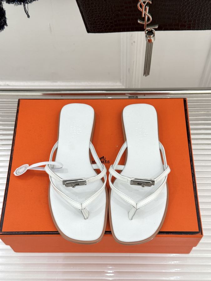 Hermes women's shoes Factory price (with original airplane box) — 1:1 Replica — photo 4