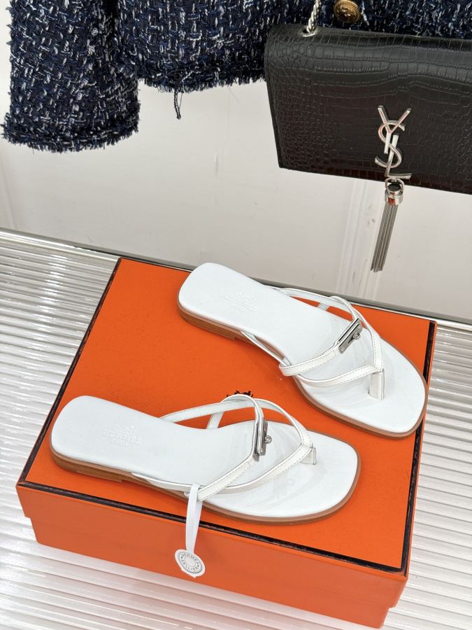 Hermes women's shoes Factory price (with original airplane box) — 1:1 Replica — photo 3