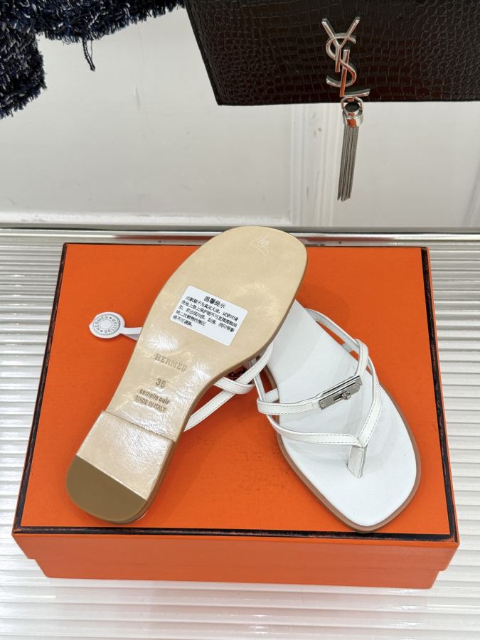 Hermes women's shoes Factory price (with original airplane box) — 1:1 Replica — photo 9