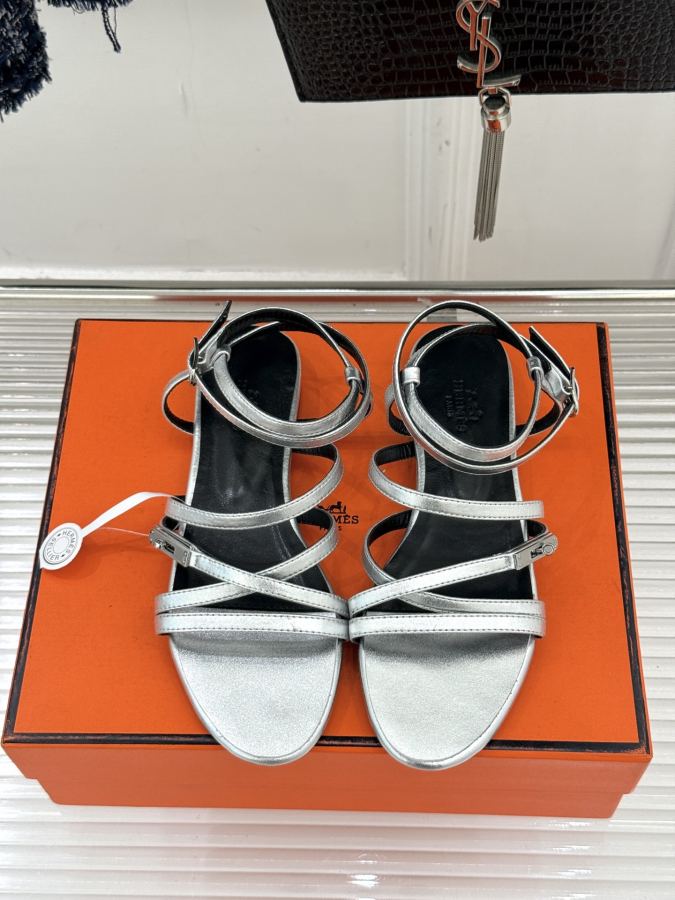 Hermes women's shoes Factory price (with original airplane box) — 1:1 Replica For Sale — photo 4