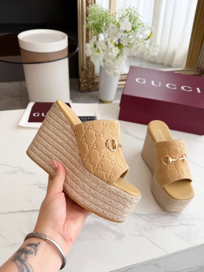 Gucci women's shoes GUCCI logo — Premium Replica — photo 6