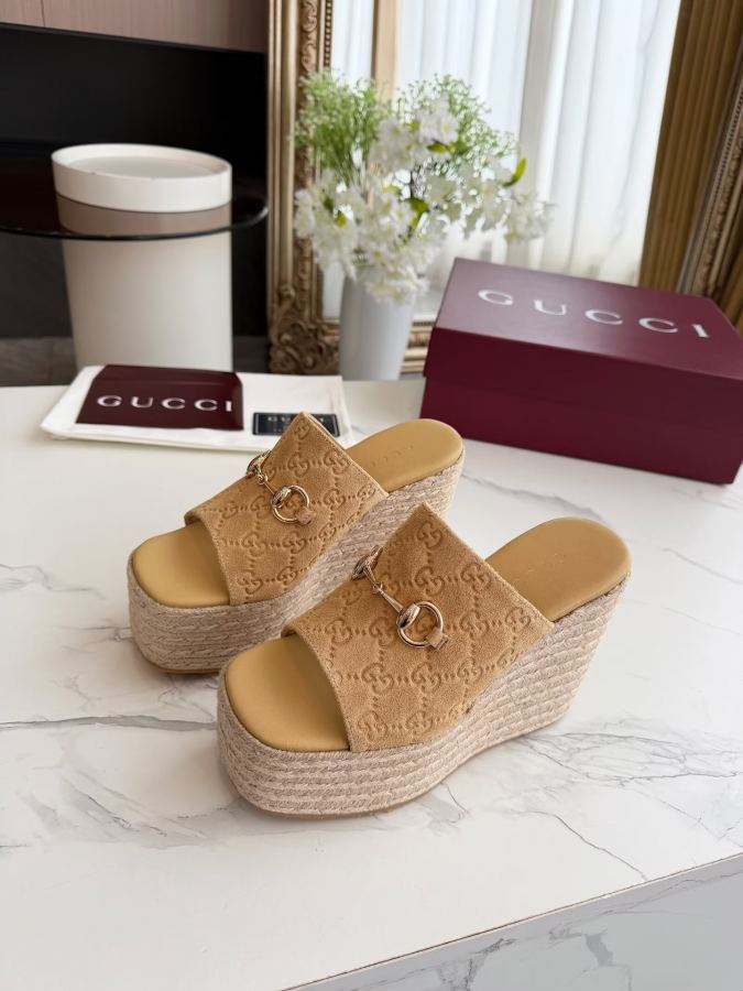 Gucci women's shoes GUCCI logo — Premium Replica — photo 3
