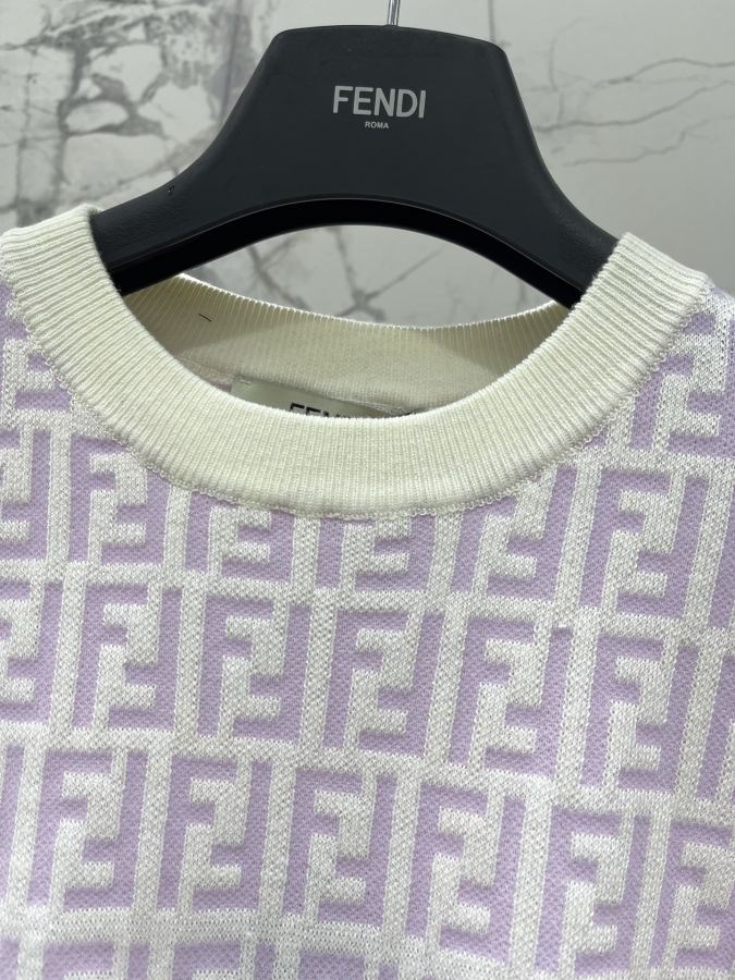 Fendi Women 𝗙𝗘𝗡𝗗* Fendi early spring New embossed three-dimensional letter knitted short — 1:1 Replica — photo 4