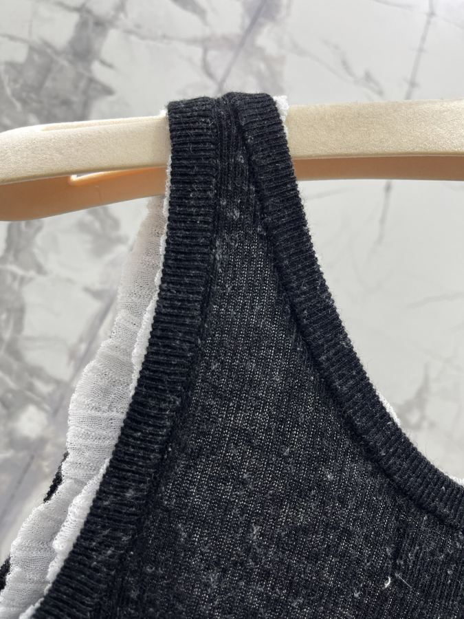 Miumiu Women 𝗠𝗜𝗨𝗠𝗜𝗨* Miu early spring New lace girly age-reducing knitted vest — 1:1 Replica — photo 7